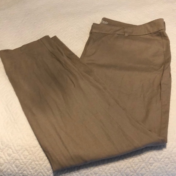 Pants - Beige pixie cut pants